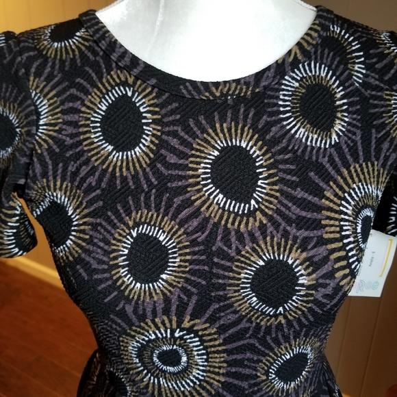 Lovely short sleeved Lula Roe dress - Picture 4 of 6